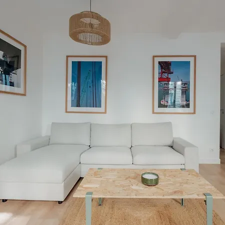 Veeve - White Beauty Apartment
